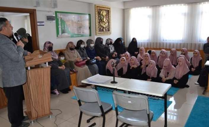 Erzincan’da “Kur’an Nesli Yeryüzü Yıldızları” hafızlık hazırlık eğitim programının yürütüldüğü