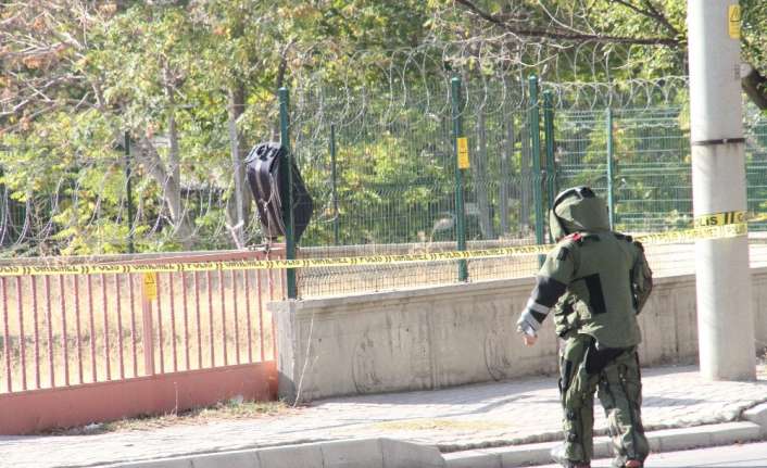 Erzincan’da Kızılay Yerel Lojistik Merkezi’nin duvarına asılan valiz bomba düzeneği