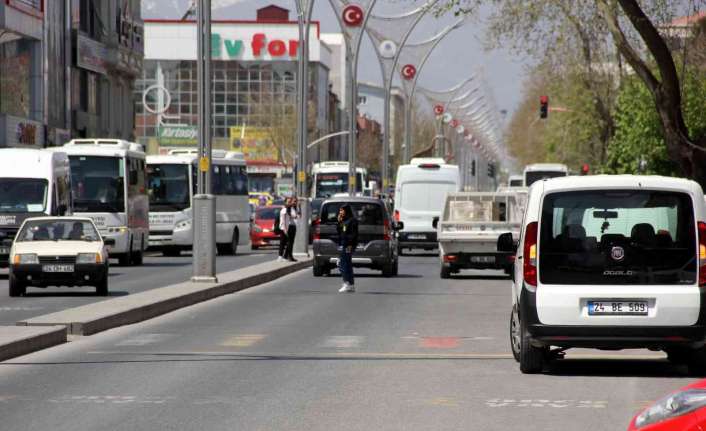 Türkiye’de trafiğe kayıtlı motorlu kara taşıtlarınca 2020’de katedilen yol, 300