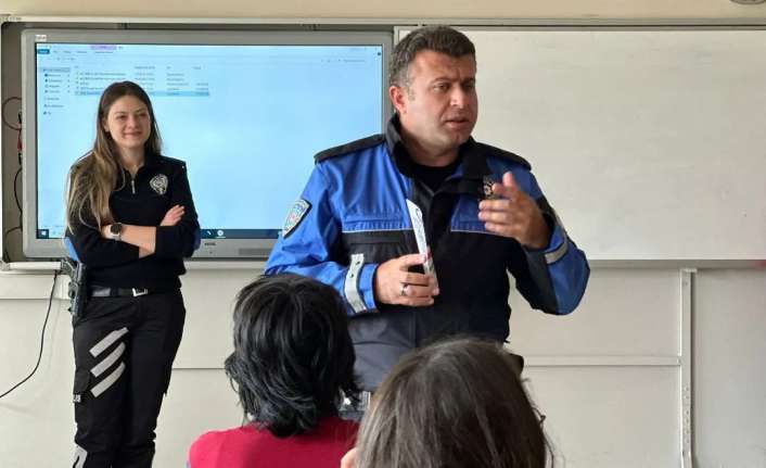 Eğitim kurumları ziyaretlerini sürdüren Erzincan İl Emniyet Müdürlüğü Toplum Destekli