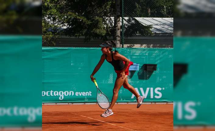 İstanbul TED Spor Kulübü'nde düzenlenen Türkiye Tenis Şampiyonası'nda kupalar sahiplerini