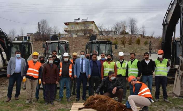 Havaların ısınmasıyla birlikte Erzincan’ın Tercan ilçesinde alt yapı çalışmaları kurban