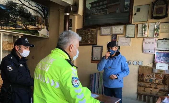 Erzincan’ın Tercan ilçesinde maske, mesafe ve hijyen denetimi yapıldı.