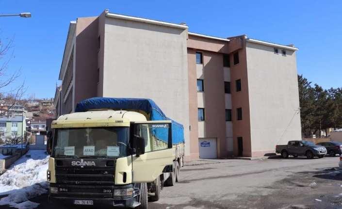 Yaşanan deprem felaketi sonrası Erzincan’ın Tercan ilçesinde Kaymakamlık koordinesinde toplanan