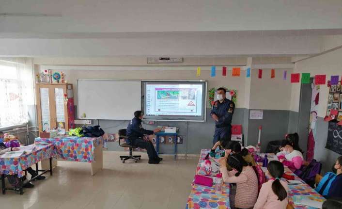 Erzincan’ın Tercan İlçe Jandarma Komutanlığı trafik personelleri tarafından 7-11 yaş
