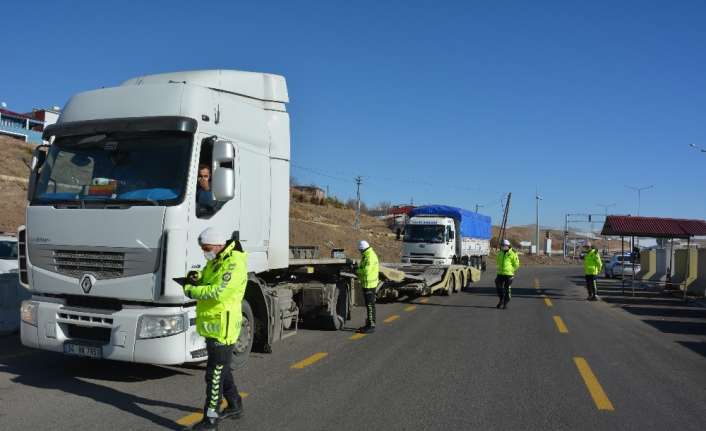 Erzincan’ın Tercan ilçesinde Bölge Trafik Denetleme İstasyon Amirliğine bağlı ekiplerce
