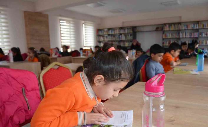 TERCANLI ÖĞRENCİLER KÜTÜPHANE HAFTASINI KİTAP OKUYARAK KUTLADI