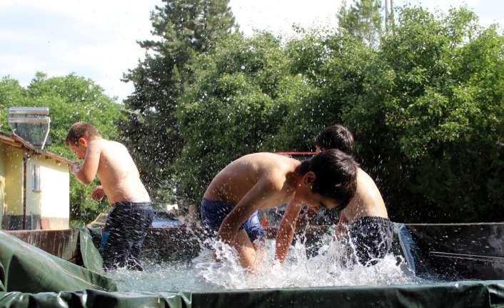 Erzincan’da son günlerde etkisi iyice hissedilen sıcaklık devam ederken, termometreler
