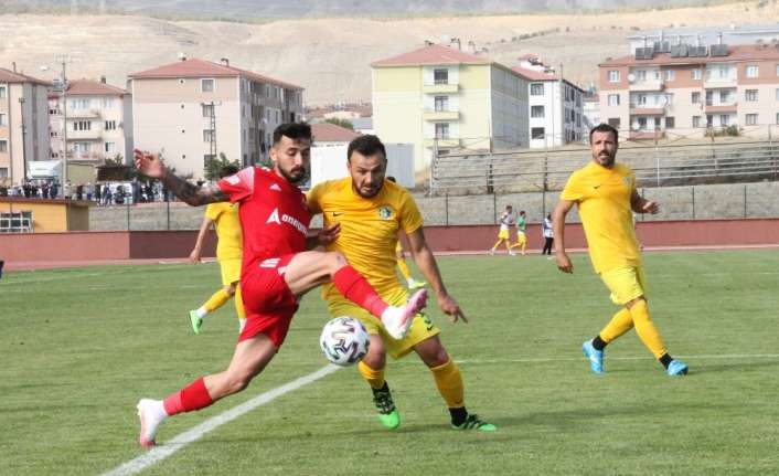 TFF MİSLİ.COM 2. LİG BEYAZ GRUPTA MÜCADELE EDEN 24 ERZİNCANSPOR,