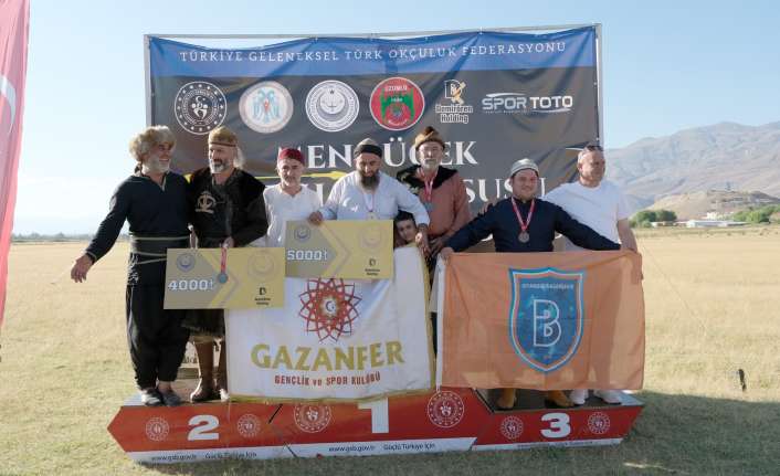 Türkiye Geleneksel Türk Okçuluk Federasyonunca (TGTOF) Erzincan'da düzenlenen ve iki