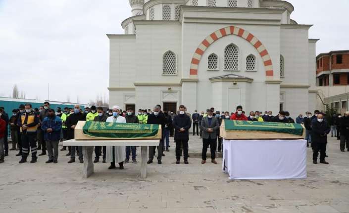 Erzincan’ın İliç ilçesinde dün iki otomobilin çarpışması sonucu meydana gelen