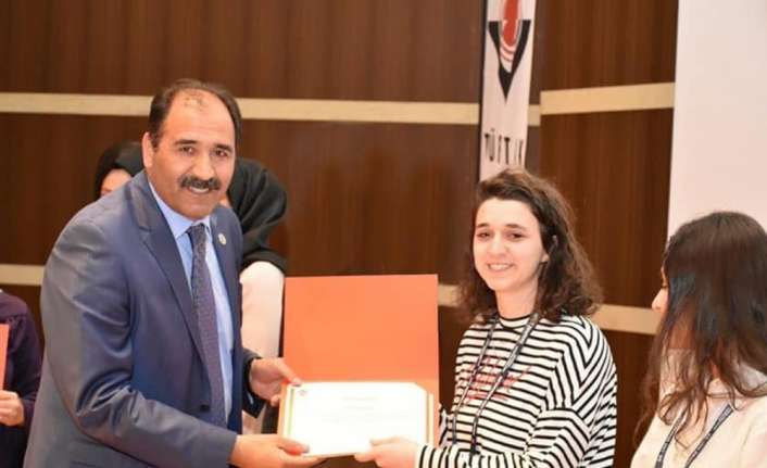 TÜBİTAK 2204/A kategorisinde Erzincan Türkiye birincisi oldu.