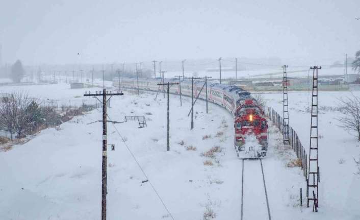 Turizme destek vermek amacıyla Kars-Erzurum arasında Kars-Erzurum Turistik Ekspresi seferleri