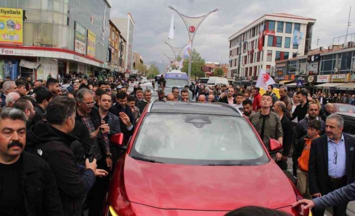 TÜRKİYE'NİN YERLİ OTOMOBİLİ TOGG ERZİNCAN’DA YOĞUN İLGİ GÖRDÜ