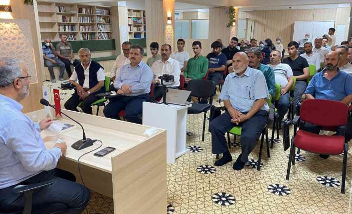 Türkiye Yazarlar Birliği (TYB) Erzincan Şubesinin programında konuşan Diyanet İşleri