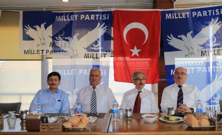 Ülkemizin, milletimizin yıllardır gelen sorunları var, halen bunlara çare bulunmuş değildir Millet Partisi Erzincan İl Başkanlığı tarafından düzenlenen değerlendirme toplantısında konuşan