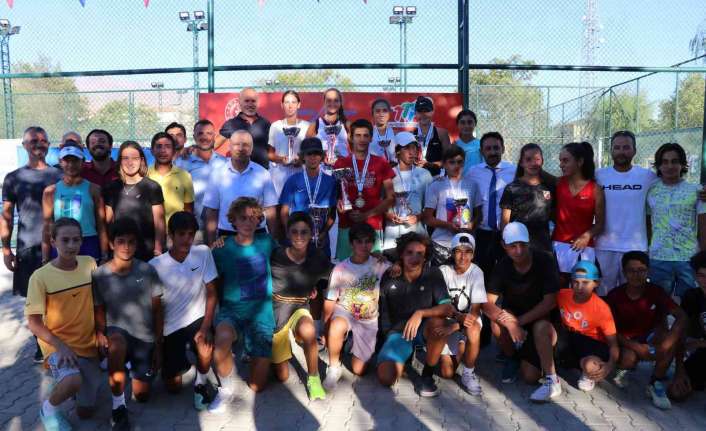 Uluslararası Erzincan Ergan Cup (Tennis Europe) Tenis Turnuvası çiftler müsabakalarında