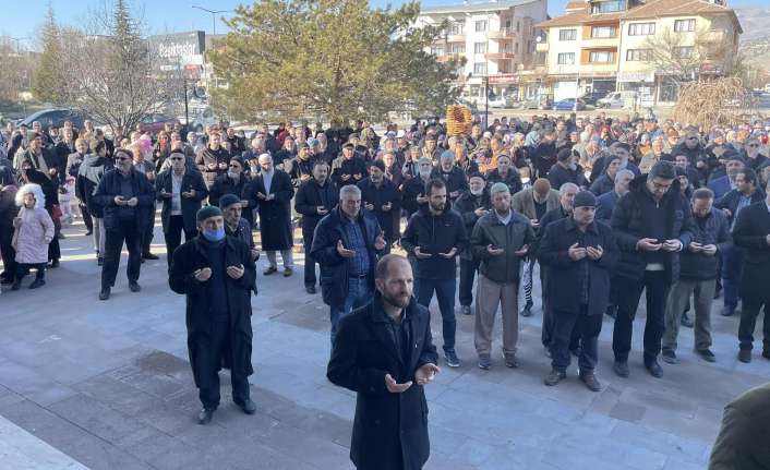 Umreciler Dualarla Uğurlandı Diyanet İşleri Başkanlığı 2022-2023 umre sezonunda Erzincan'da kayıtlı 194 vatandaş