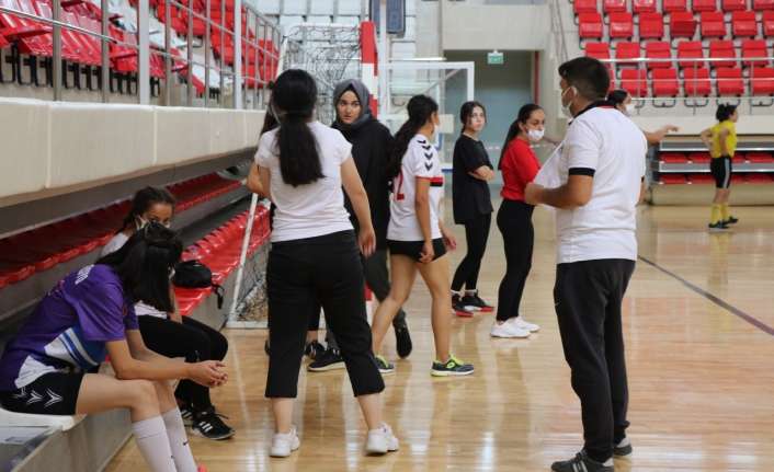 Erzincan’da üniversite adayları, Binali Yıldırım Üniversitesi Spor Bilimleri Fakültesi’nin gerçekleştirdiği