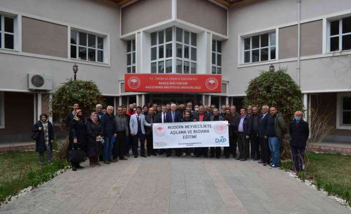 Erzincan’da tarımsal ürünlerde hasat öncesi zirai ilaç kalıntısı konusunda üreticilere