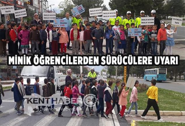 Salih Erkan İlkokulu öğrencileri yayalara öncelik verilmesi konusunda Erzincan Emniyet