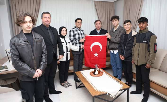 Erzincan Valisi Hamza Aydoğdu, vali yardımcıları ve kurum müdürleri yanlarında
