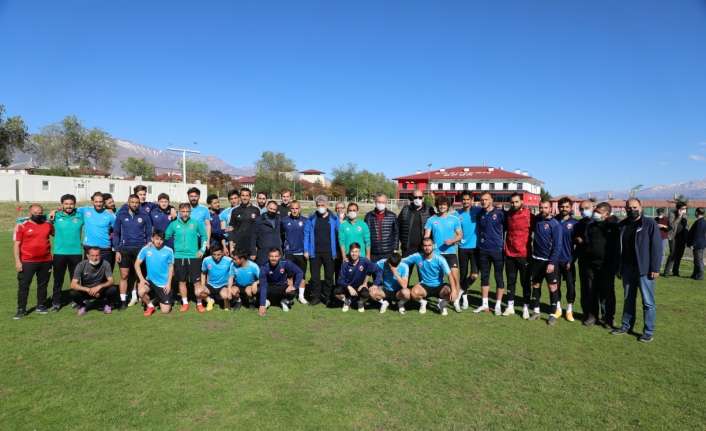 Erzincan Valisi Mehmet Makas 24Erzincanspor’u ziyaret ederek Play-Off mücadelelerinde takım