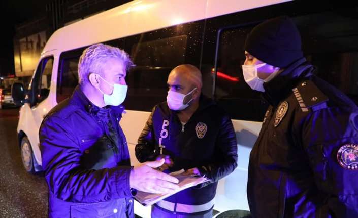 Erzincan Valisi Mehmet Makas, sokağa çıkma kısıtlamasının ilk saatlerinde denetim