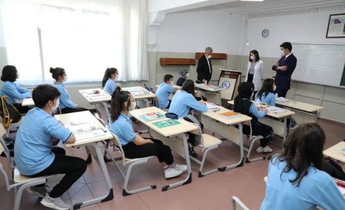 VALİ MAKAS, OKUL ZİYARETLERİNDE BULUNDU