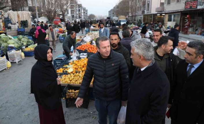 Erzincan Valisi Mehmet Makas, Salı pazarında incelemede bulundu.