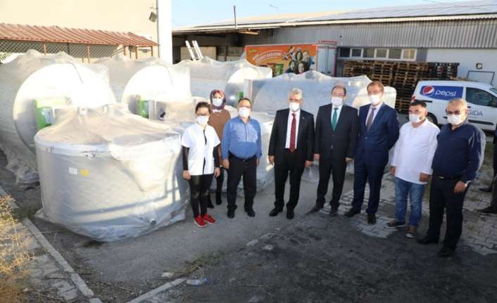 VALİ MAKAS, SÜT ANALİZ MERKEZİ’NDE İNCELEMELERDE BULUNDU