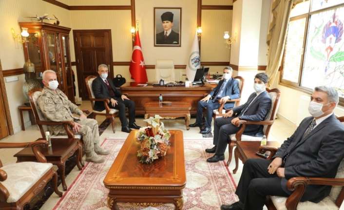 Tunceli Valisi Mehmet Ali Özkan ve beraberindeki Tunceli Cumhuriyet Başsavcısı