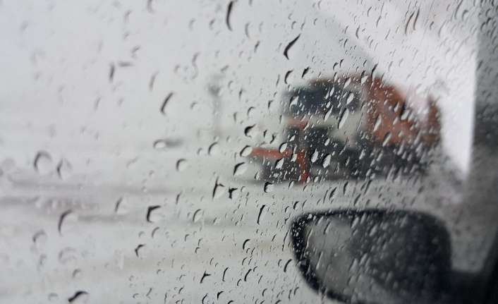 ERZİNCAN ŞEHİR MERKEZİNDE GÖRÜLEN YAĞMUR YÜKSEK KESİMLERDE KAR YAĞIŞINA DÖNÜŞTÜ