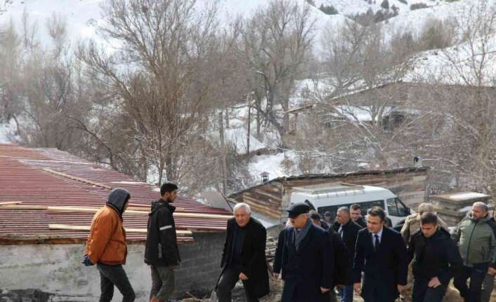 Erzincan Valisi Mehmet Makas, yangından zarar gören aileye geçmiş olsun