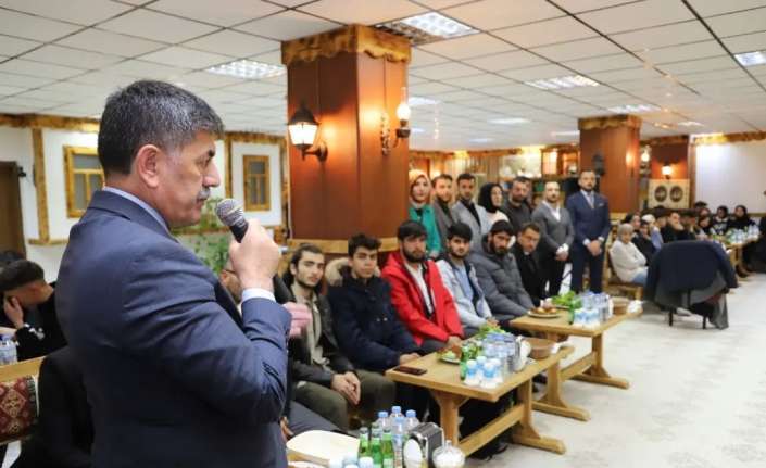 Erzincan Belediye Başkanı Bekir Aksun, deprem felaketinde gerçekleştirilen yardım kampanyalarında