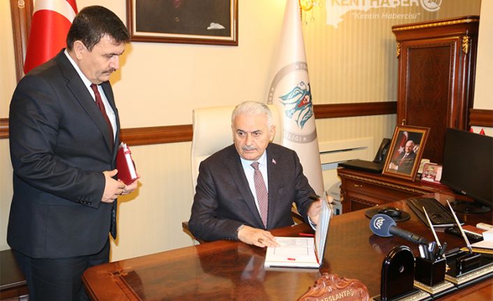 Bir dizi açılış ve ziyaretlerde bulunmak üzere memleketi Erzincan’a gelen