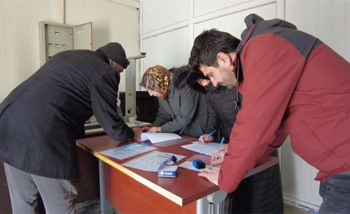 Erzincan’da çiftçilere yonca tohumu dağıtımı yapıldı.