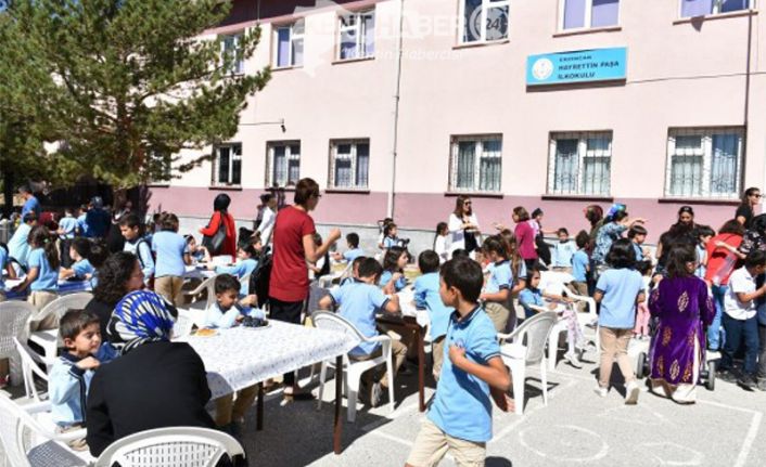 Hayrettin Paşa İlkokulu 3B Sınıfı öğretmeni Dudu Bakır tarafından Okul