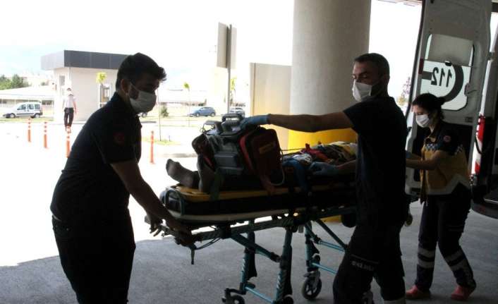 Erzincan’ın Kemah ilçesinde hemzemin geçitte yük treninin çarptığı otomobilde bulunan