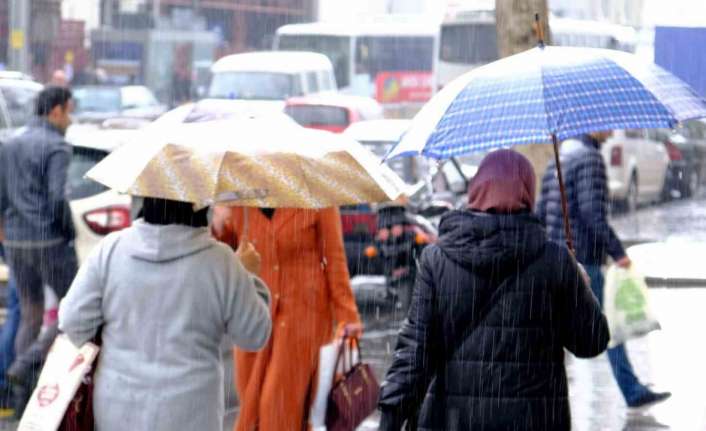 ERZİNCAN’IN YÜKSEK KESİMLERİNDE KAR ŞEHİR MERKEZİNDE İSE KUVVETLİ YAĞIŞ ETKİLİ