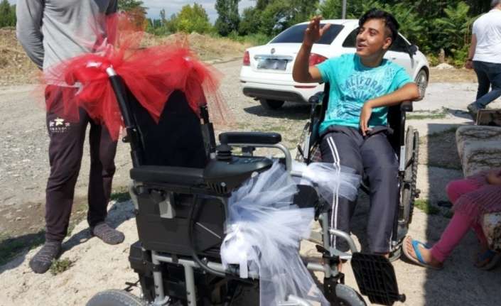 5 yıl önce geçirdiği trafik kazası sonrasında tekerlekli sandalyeye mahkûm