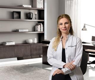 Kaşkaloğlu Göz Hastanesi Başhekimi Doç. Dr. Bilgehan Sezgin Asena, ailelerin