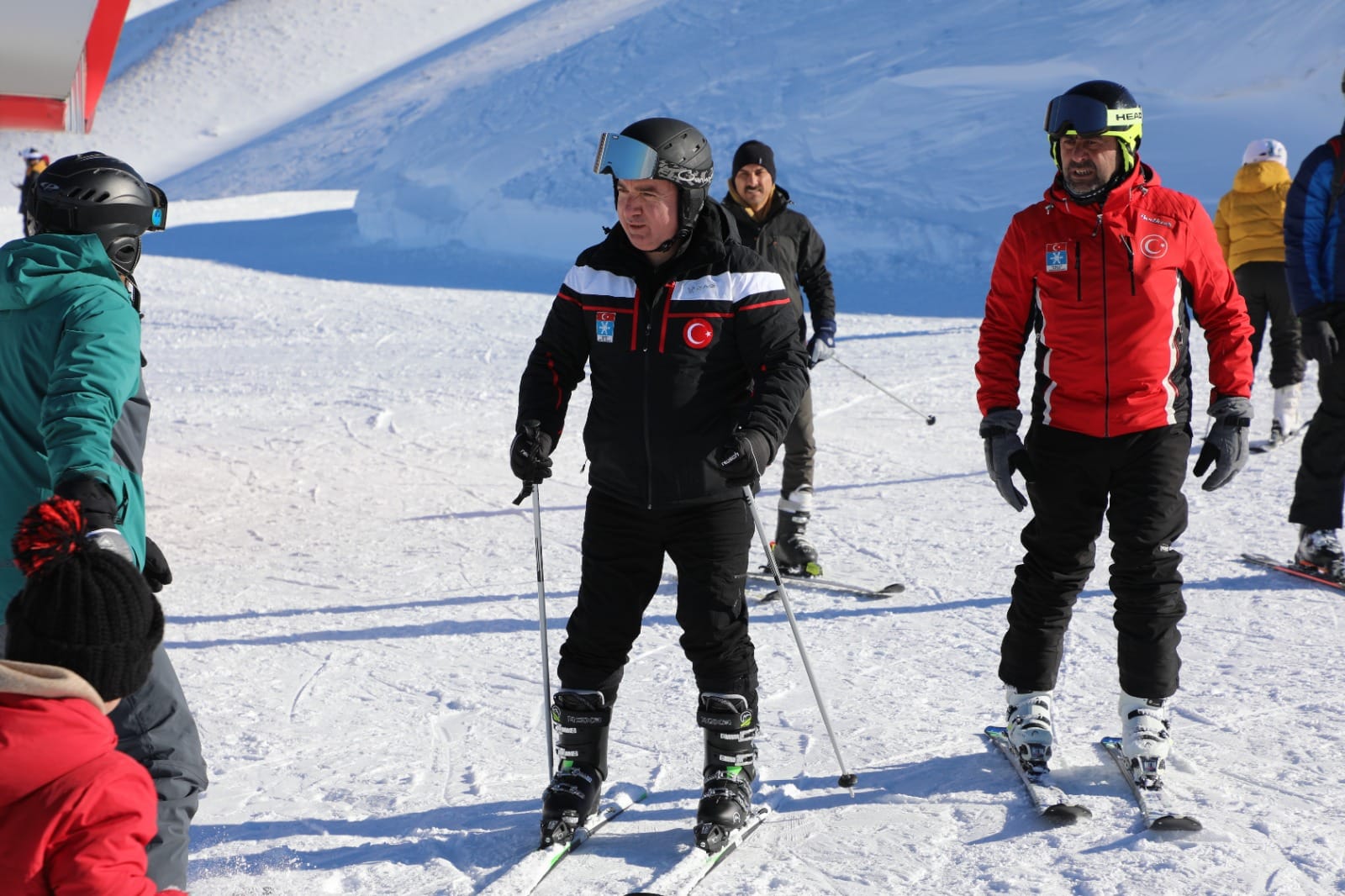 Dünyanın en uzun mesafeli kayak merkezlerinden Ergan Dağı kayak merkezi