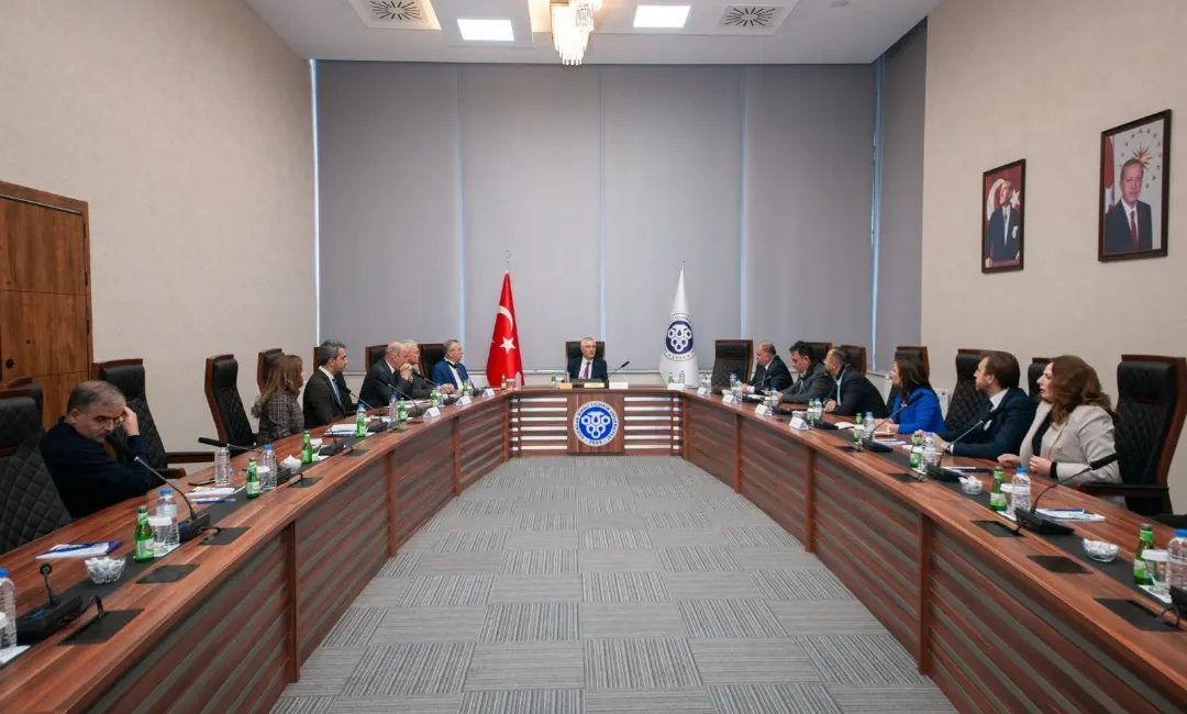 Yükseköğretim Kalite Kurulu(YÖKAK) başkanı Prof. Dr. Ümit Kocabıçak ve farklı