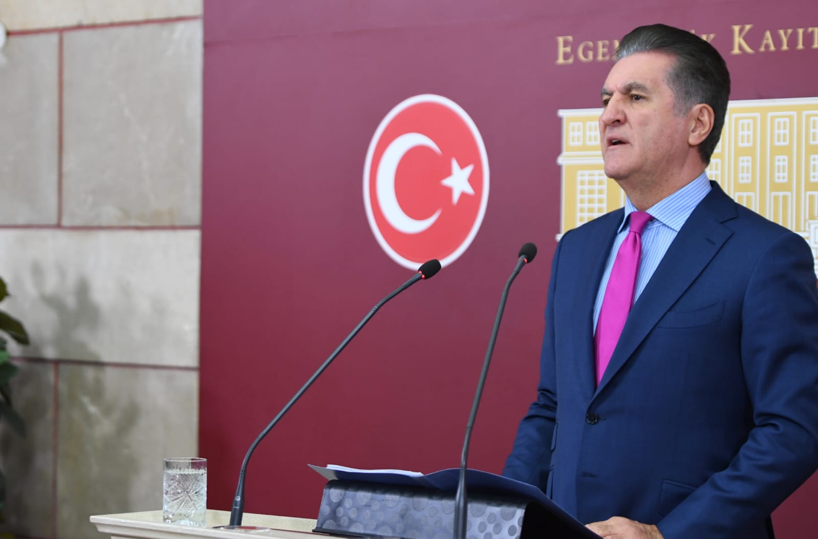 TBMM’ de konuşan Cumhuriyet Halk Partisi Erzincan Milletvekili Mustafa Sarıgül;