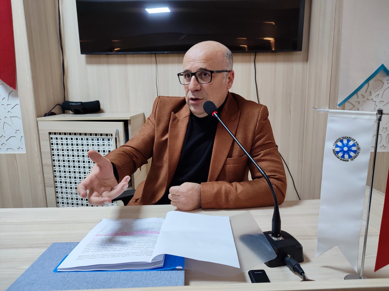 Türkiye Yazarlar Birliği (TYB) Erzincan Şubesinin konuğu olan Vakıflar Genel