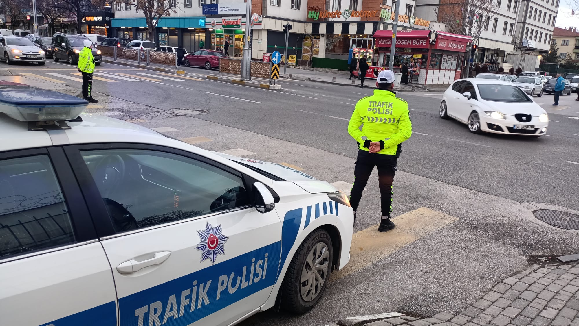 Kavşaklarda trafik ekiplerince çalışma başlatıldı