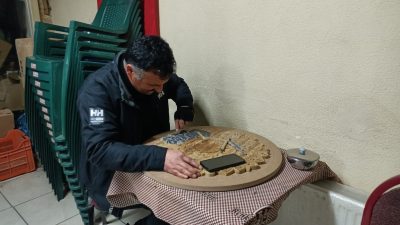 1973 Erzincan doğumlu memurluktan emekli olan, ahşap oymacılığı ile ilgili