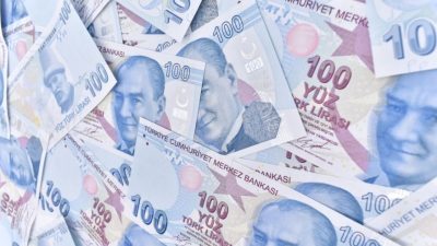 Aile ve Sosyal Politikalar Bakanı Mahinur Özdemir Göktaş, yaşlı ve