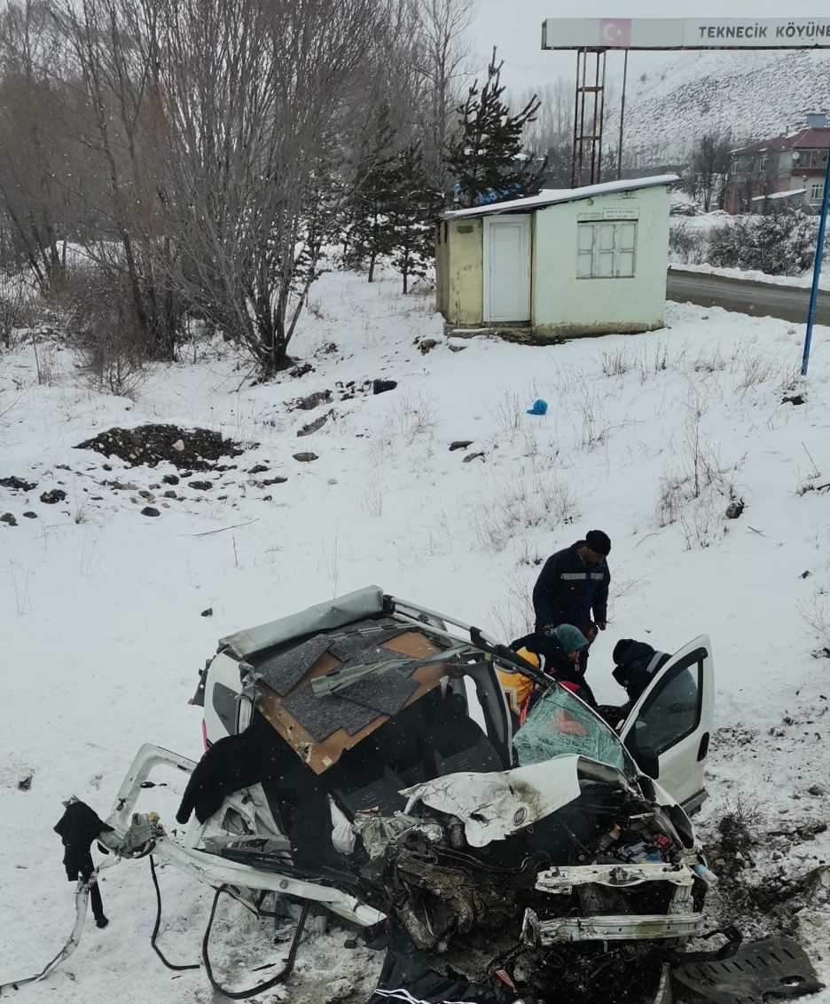 Erzincan’da kaza 1 kişi hayatını kaybetti 7 kişi yaralandı